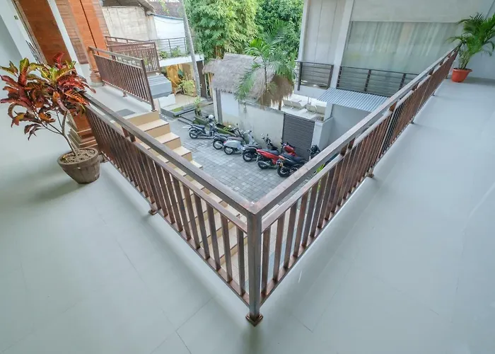 Grey House Monkey Forest Hotel 3*